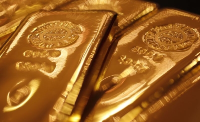 ارتفاع الذهب مع تراجع الدولار وتزايد توترات الشرق الأوسط